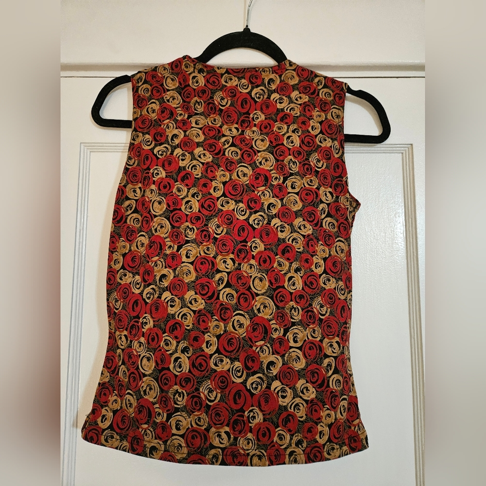 Sleeveless Fitted Rose Design Top Size Small - Picture 2 of 4